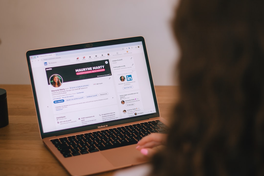 LinkedIn Profil Optimizasyonu: İş Bulma ve Müşteri Kazanma Rehberi ile ilgili görsel